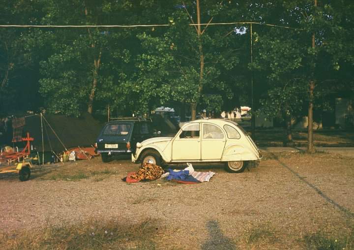 Спачек - Spacek 2cv in greek camp in Paliouri